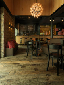 Parket bar restaurant